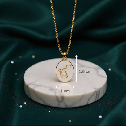 Ik Onkar pendant necklace: gold-plated Ik Onkar on white enamel, on a chain, with size marks, 1.6 cm by 1 cm, on a marble disc